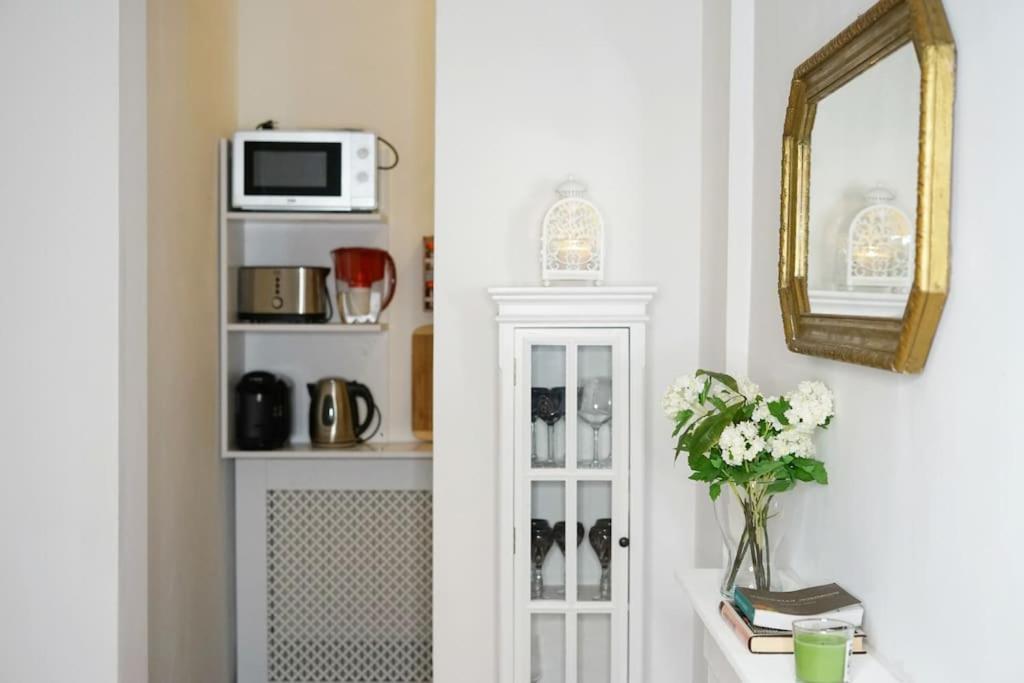 Apartment Center Oasis, Universitate *